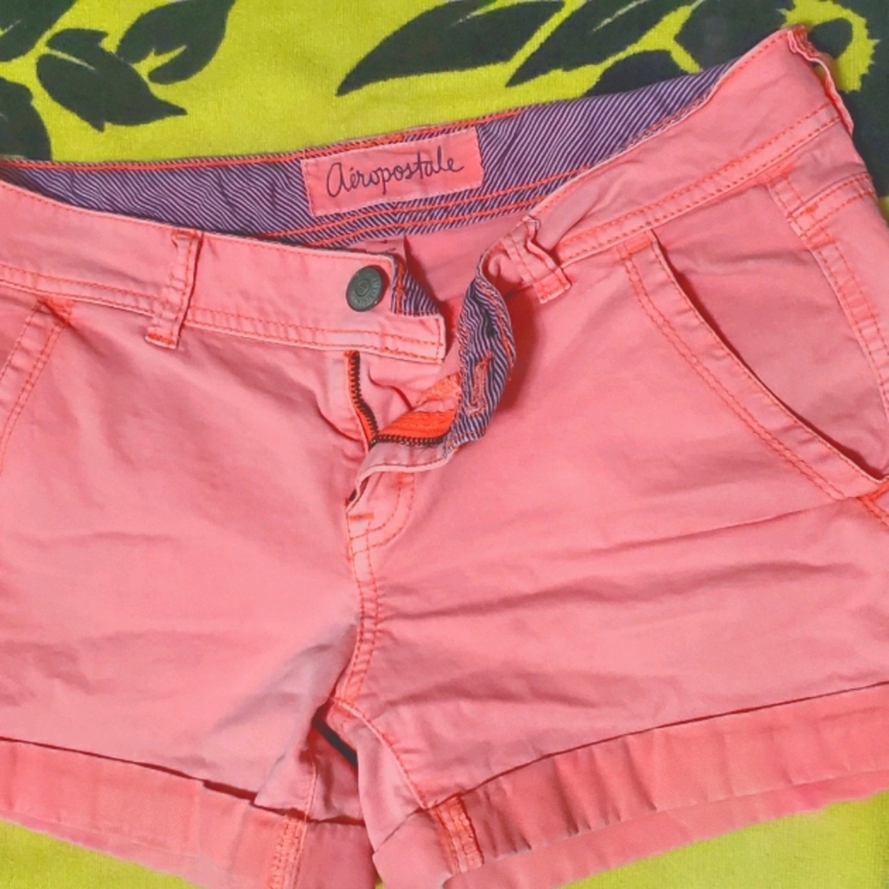 Areopastale Shorts